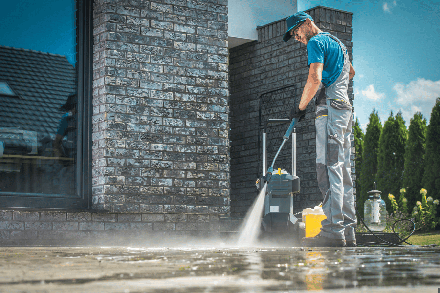 Pressure Washing for Tucson Apartment Complexes: Attracting Tenants with Cleanliness