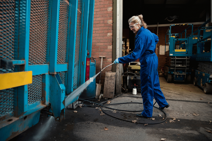 Pressure Washing for Tucson Warehouse and Distribution Centers: Improving Work Environments